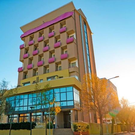 Hotel Atlantic Vista Mare Pesaro Eksteriør billede