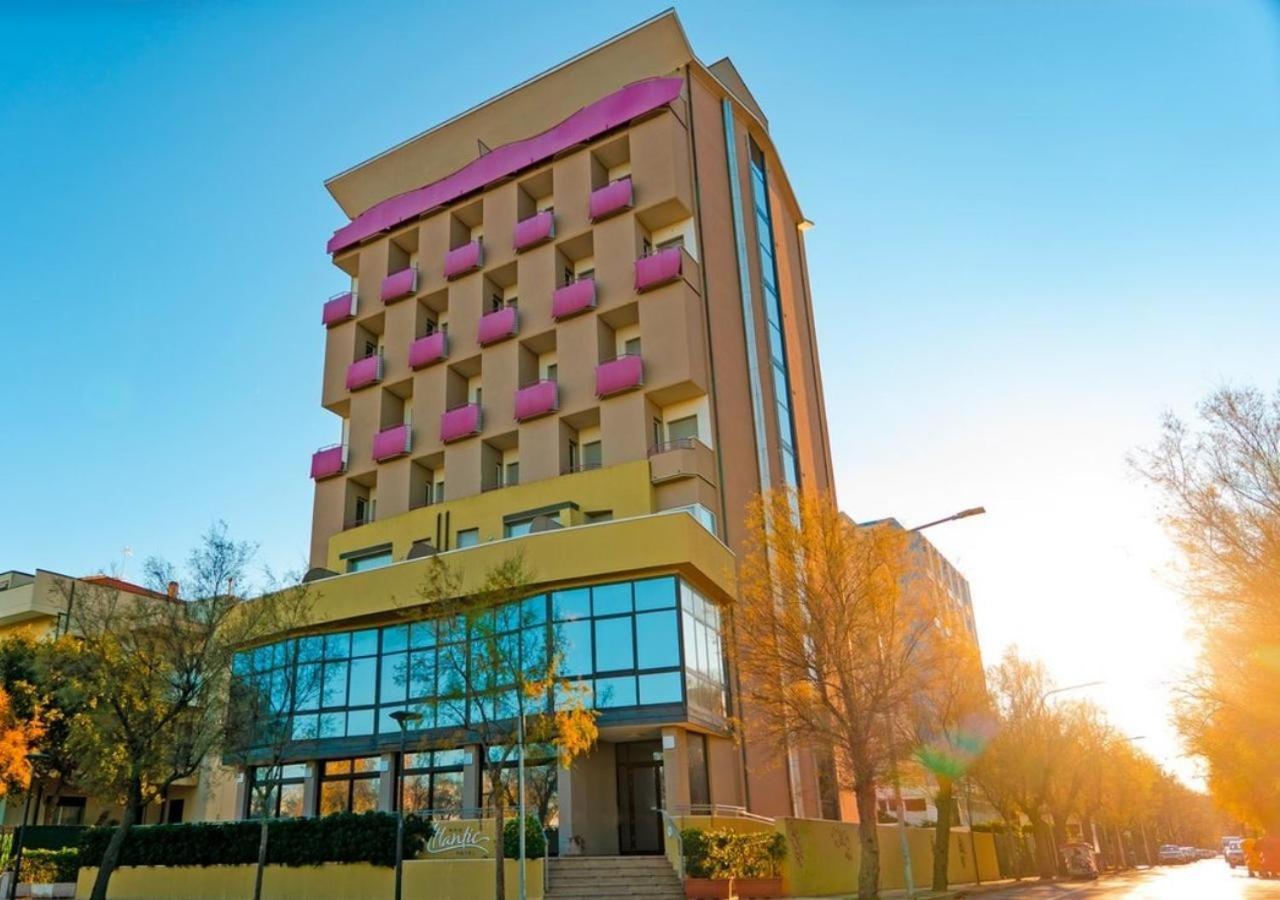 Hotel Atlantic Vista Mare Pesaro Eksteriør billede