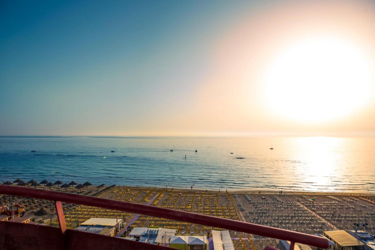 Hotel Atlantic Vista Mare Pesaro Eksteriør billede