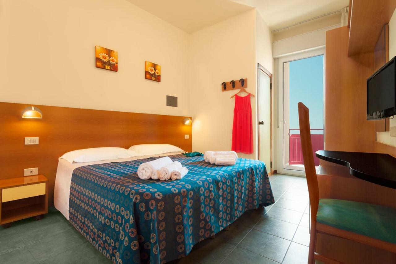 Hotel Atlantic Vista Mare Pesaro Eksteriør billede