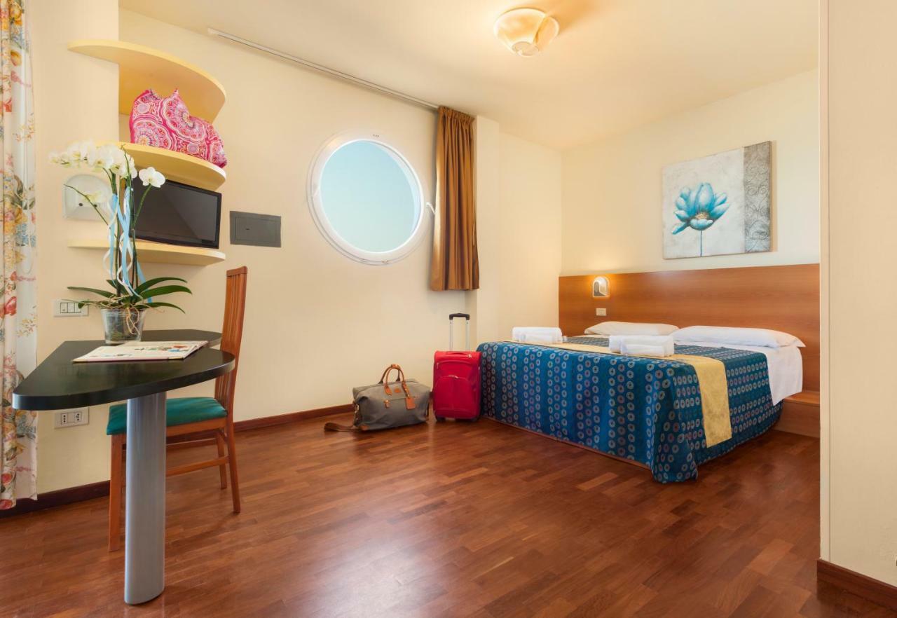 Hotel Atlantic Vista Mare Pesaro Eksteriør billede