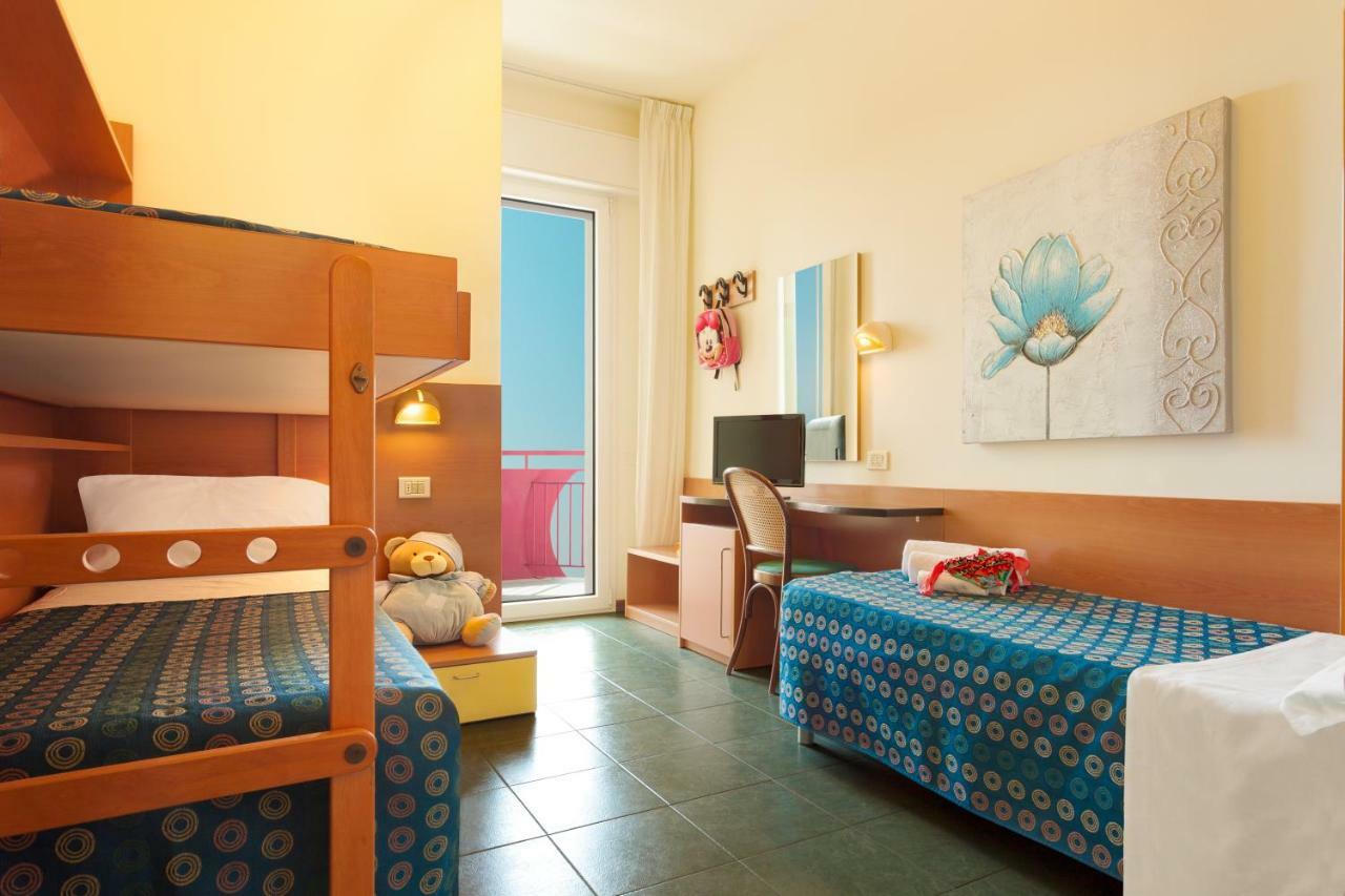 Hotel Atlantic Vista Mare Pesaro Eksteriør billede