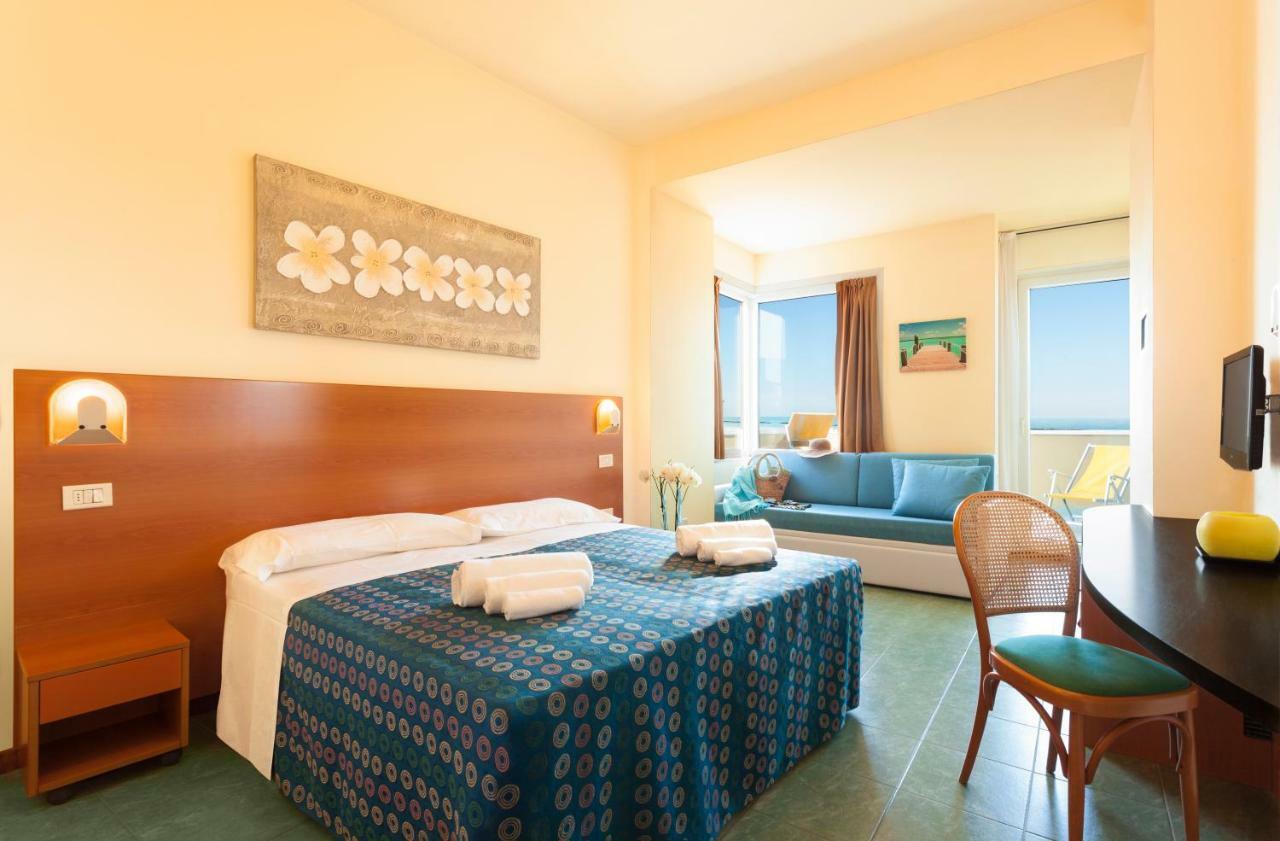 Hotel Atlantic Vista Mare Pesaro Eksteriør billede