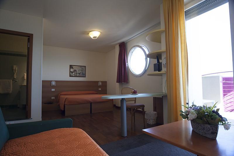 Hotel Atlantic Vista Mare Pesaro Eksteriør billede